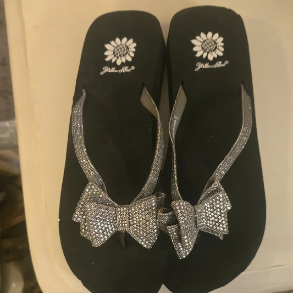 Yellow Box Black Sandals with Silver Glitter Bow - Picture 2 of 9